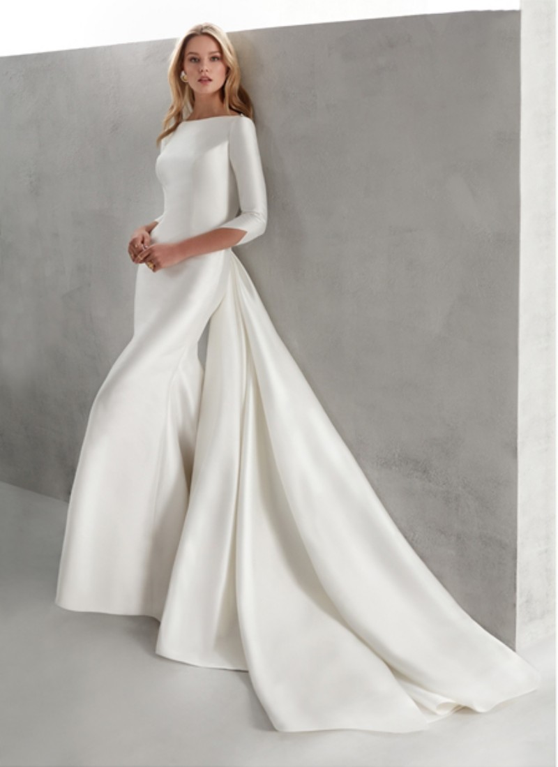 Elegant 2019 Mermaid Wedding Dresses With Train Bateau Neck Long Sleeves Satin Bridal Gowns Covered Button Back Princess Wedding Gowns Cheap