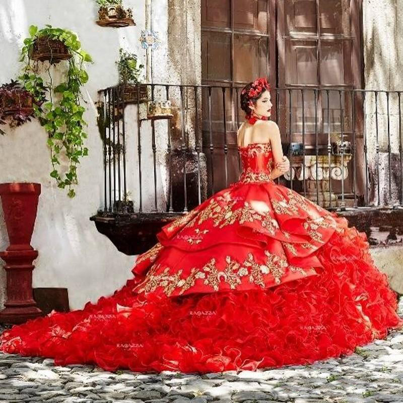 Sweetheart Ball Gown Quinceanera Dresses Sweep Train Prom Dresses With Lace Applique Backless Sweet 16 Gowns