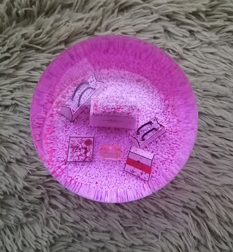 New Christmas Gift Snow Globe Special red snowflakes inside Classics Letters Crystal Ball With Gift Box Limited Gift For VIP Customer 
New Christmas Gift Snow Globe Special red snowflakes inside Classics Letters Crystal Ball With Gift Box Limited Gift For VIP Customer