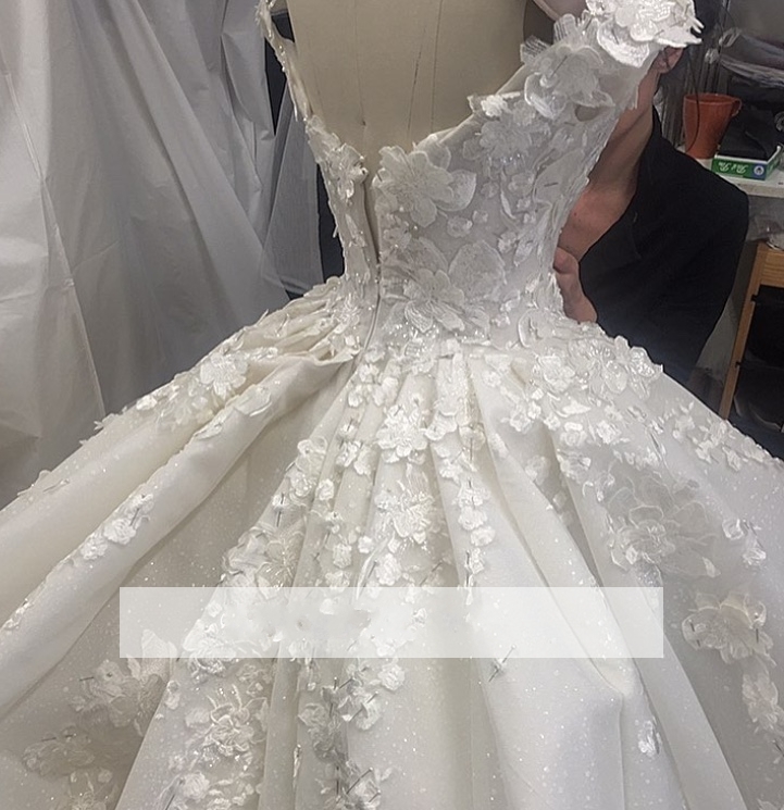 Princess Ball Gown Wedding Dresses Vintage Arabic Sweetheart 3D Floral Backless Beaded Straps Ruched Chapel Train Bridal Wedding Gowns