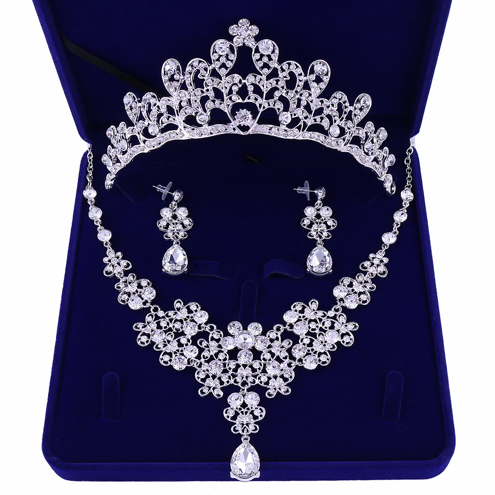 Noble Crystal Sunflowers Bridal Jewelry Sets Silver Rhinestone Choker Necklace Earrings Tiaras Crowns Women Wedding Jewelry Set
Noble Crystal Sunflowers Bridal Jewelry Sets Silver Rhinestone Choker Necklace Earrings Tiaras Crowns Women Wedding Jewelry Set