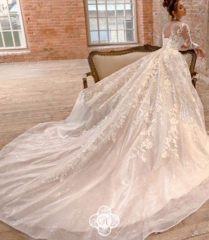 2019 Naviblue Dolly Beach Wedding Dresses Jewel Neck Lace Appliqued A Line Glitter Long Sleeve Modest Wedding Dress Court Train Bridal Gowns