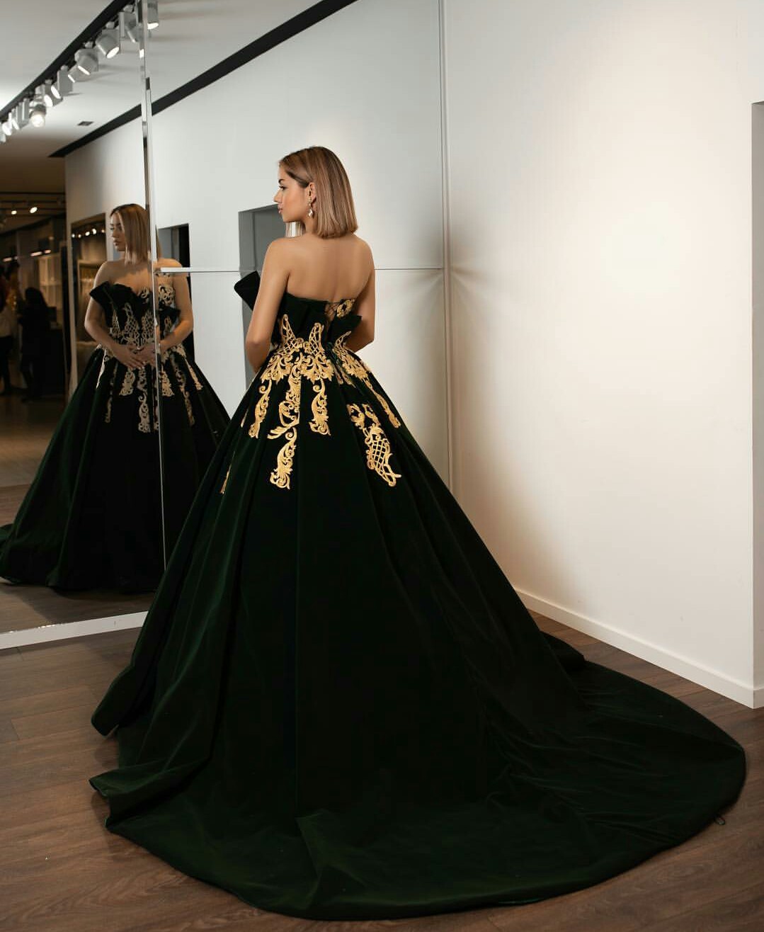 2019 Dark Green Prom Dresses Sweetheart Velvet Sweep Train Luxury Arabic Evening Dress Party Wear Plus Size Special Occasion Gowns
