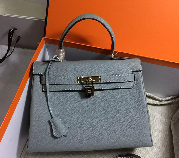 2022 Sports Travel Outdoor Bag Wide Solid Color Shoulder Handbags Female Real Leather Women Large Capacity Pure Color Flap Crossbo, Black
2022 Sports Travel Outdoor Bag Wide Solid Color Shoulder Handbags Female Real Leather Women Large Capacity Pure Color Flap Crossbo, Black