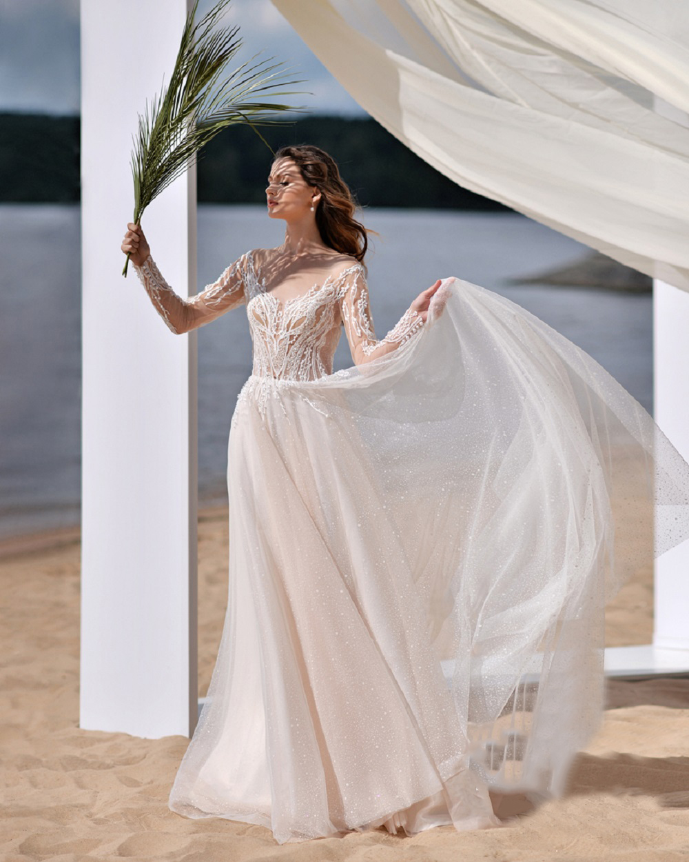 illusion wedding dress v neck appliqued lace sequins tulle long sleeve sweep train bridal dress backless robes de marie