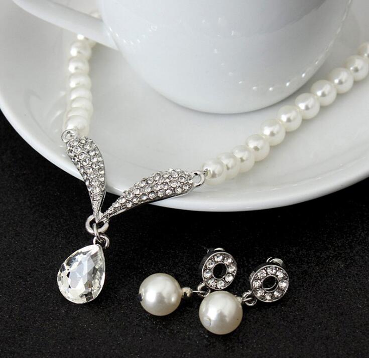 Wedding Bridal Jewelry Crystal and diamond-encrusted jewelry set Necklace Earrings Set Bridal Jewelry Sets for Wedding decorations