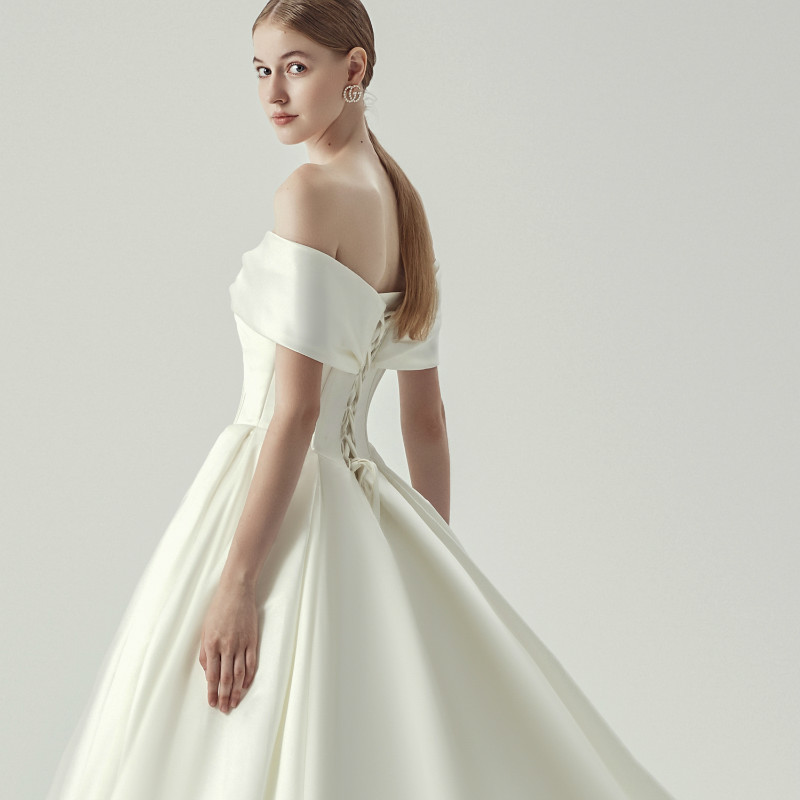 2020 Modest YL Elegant Ball Gown Off Shoulder Sleeveless Lace Up Wedding Dresses Satin Pleats Bow Wedding Gowns Sweep Train Bridal Gowns