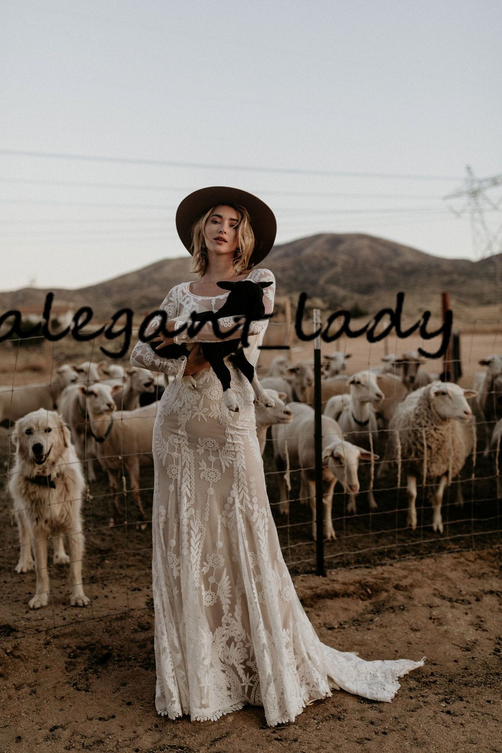 Bohemian Willow Lace Wedding Dresses 2020 Fashion Applique Backless Jewel Neck Country Boho Bride Wedding Gown with Long Sleeve