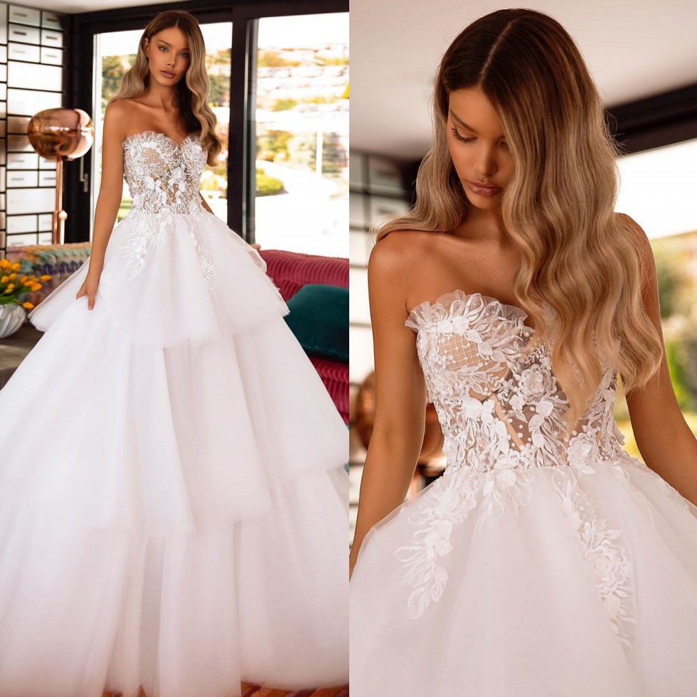 A Line Elegant Lace Wedding Dresses Strapless Neck Tiered Bridal Gowns Sweep Train Tulle Robe De Marie