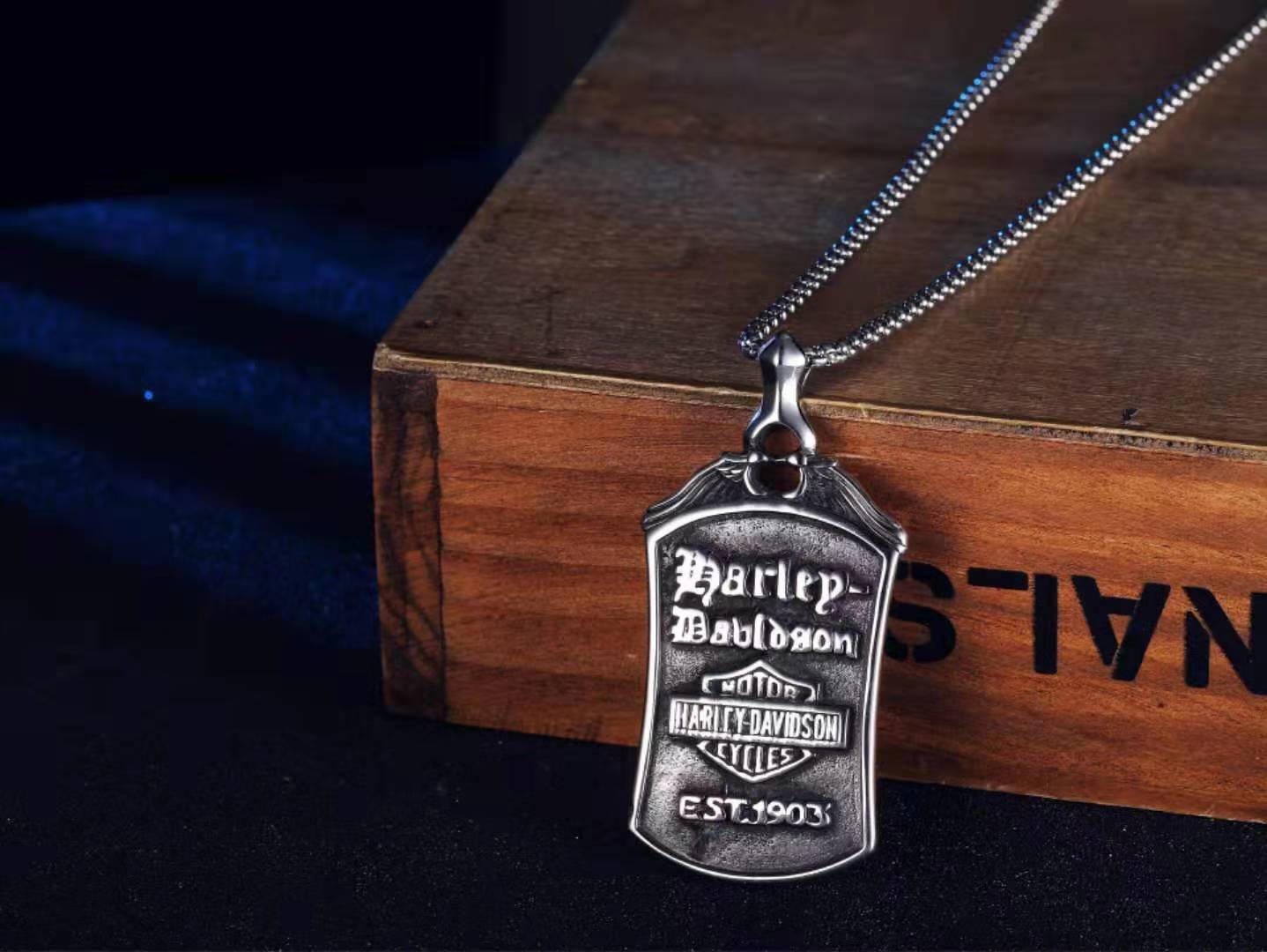 2020 new Harley Euro American retro Harley Motorcycle men's titanium steel pendant necklace men's punk personality jewelry creativity love w
2020 new Harley Euro American retro Harley Motorcycle men's titanium steel pendant necklace men's punk personality jewelry creativity love w