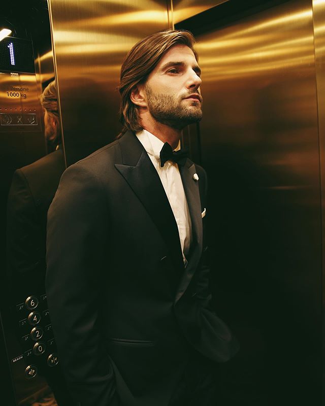 Handsome Groom Wedding Tuxedos Peaked Lapel Slim Fit Double Breasted Groomsmen Wear Formal Party Prom Men Suit Blazer(Jacket+Pants)