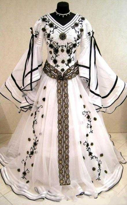 Black And White Long Sleeve Wedding Dresses 2019 Gothic V Neck Embroidery lace Applique ruffles Lace-up Medieval Bridal Gowns