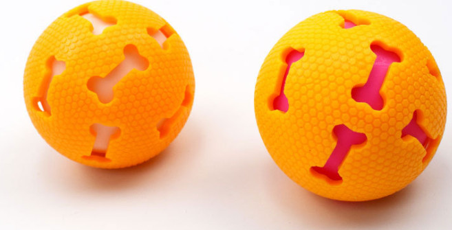 The latest pet toys, hollow bones, 2 styles, luminous vocal ball, 7.5cm dog and cat bite-resistant natural rubber toy