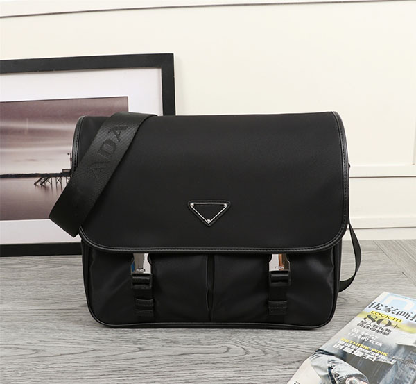 P 768 Nylon material feels good in the hand Postman bags clutch shoulder bag Fashion SIZE 32 CM, Black
P 768 Nylon material feels good in the hand Postman bags clutch shoulder bag Fashion SIZE 32 CM, Black