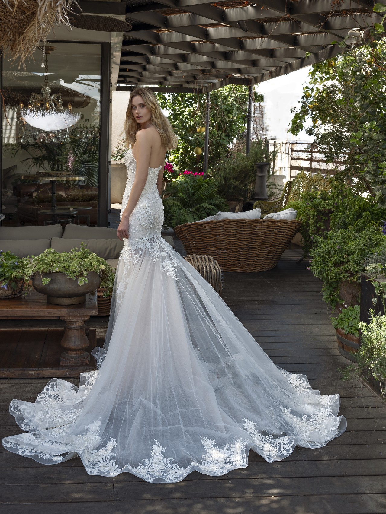 2019 Lace Mermaid Wedding Dresses Sweetheart Sleeveless 3D Floral Appliqued Beach Wedding Dress Sweep Train Custom Made Cheap Bridal Gowns