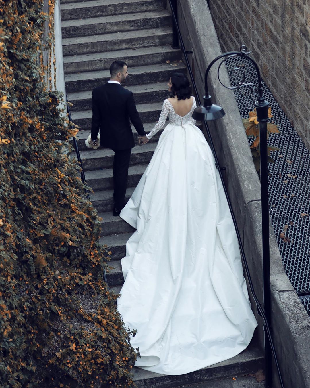 Beaded Stylish Lace Backless Wedding Dresses Bateau Neck A E Long Sleeves Side Split Bridal Gowns Sweep Train Taffeta Robe De Mari E