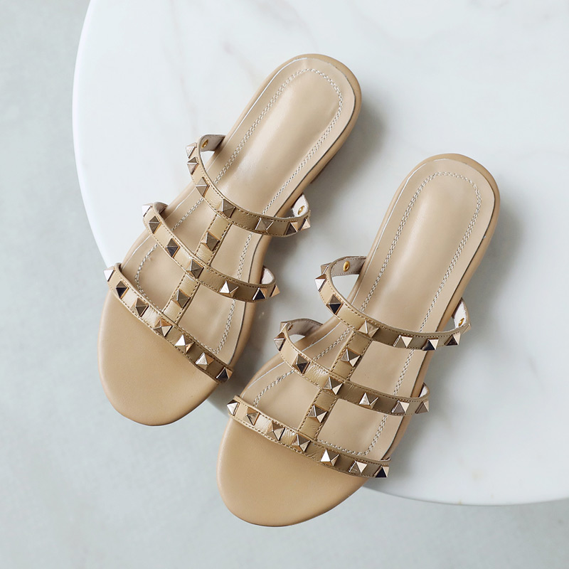 NEW Designer 2020 Rivets Slippers Women Indoor Sandals Girls Fashion flip flops Red Black White Slides Best Quality, Black cow leather
NEW Designer 2020 Rivets Slippers Women Indoor Sandals Girls Fashion flip flops Red Black White Slides Best Quality, Black cow leather