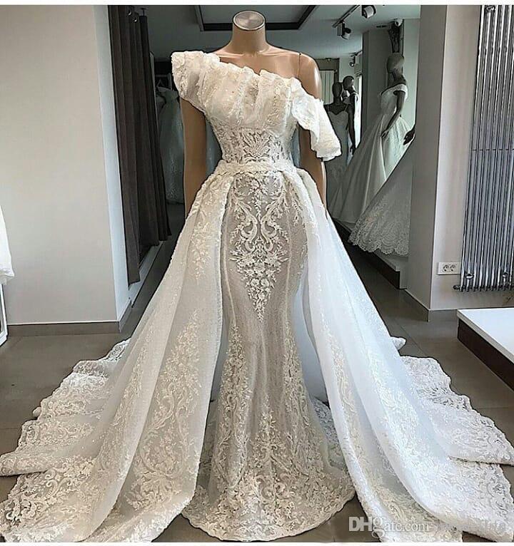 2019 Luxury Ruffles Elegant One Shoulder Lace Wedding Dresses with Detachable Court Train Applique Mermaid Bridal Couture Engagement Dress