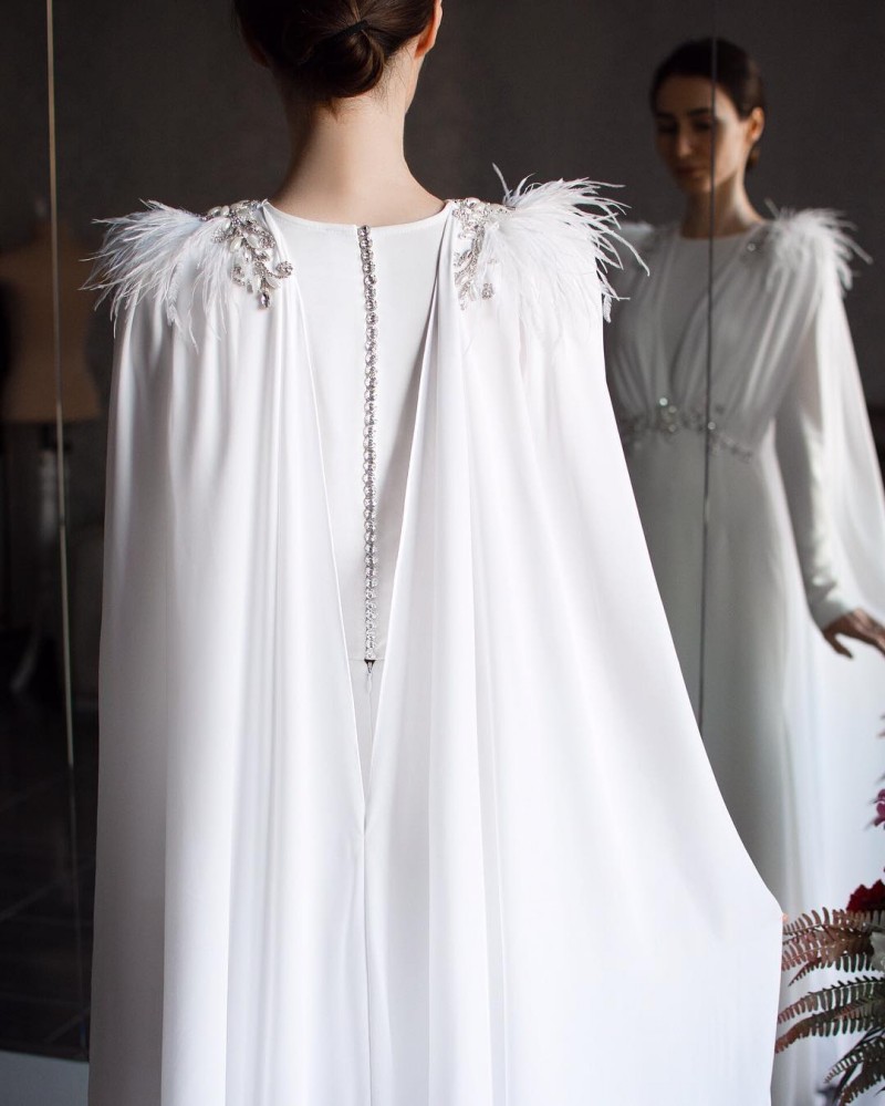 Vintage Country Style Wedding Dresses with Wraps Long Sleeves Crystal Feathers Beach Wedding Gowns Custom Made robes de mariée