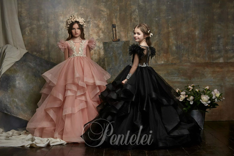 Lovely A Line Flower Girl Dresses Jewel Short Sleeve Lace Applique Feather Sequins Tiered Pageant Dress Floor Length Girl's Birthday Part