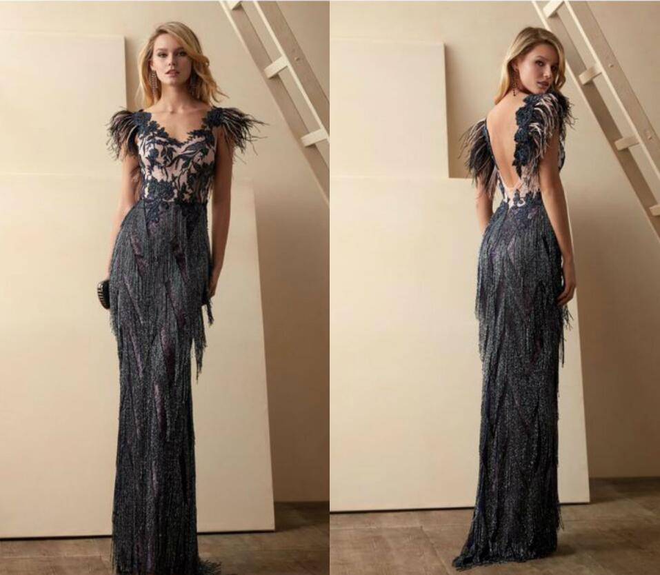 2020 Navy Mother of The Bride Dresses Feather Tassel Appliqued Sheath Plus Size Wedding Guest Dress Floor Length Elegant Evening Gowns
2020 Navy Mother of The Bride Dresses Feather Tassel Appliqued Sheath Plus Size Wedding Guest Dress Floor Length Elegant Evening Gowns
