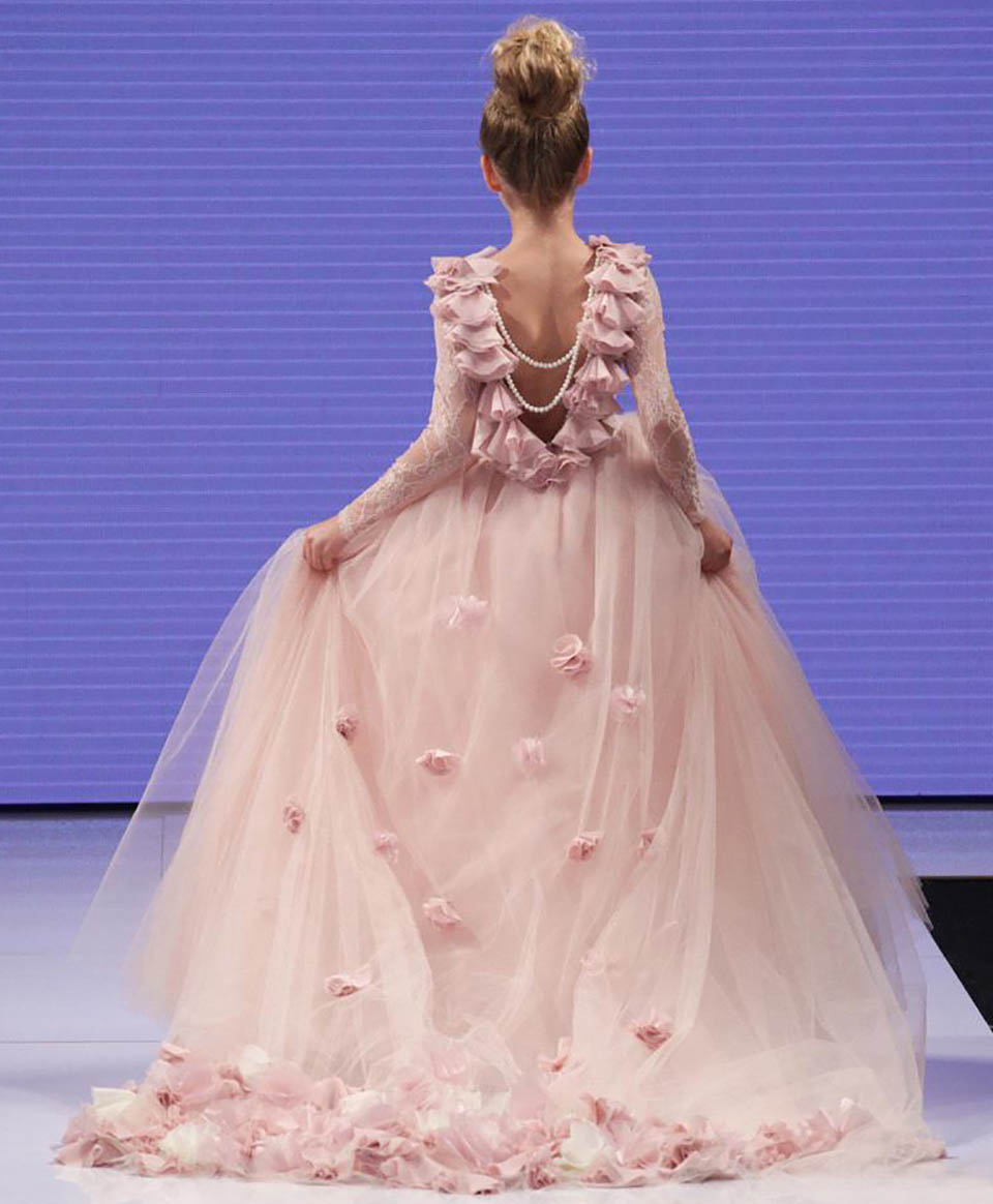 Cute Pink Girls Pageant Dresses Jewel Neck Lace Appliques Flowers Tulle Sweep Train Open Back Kids Girls Dress Birthday Communion Gowns