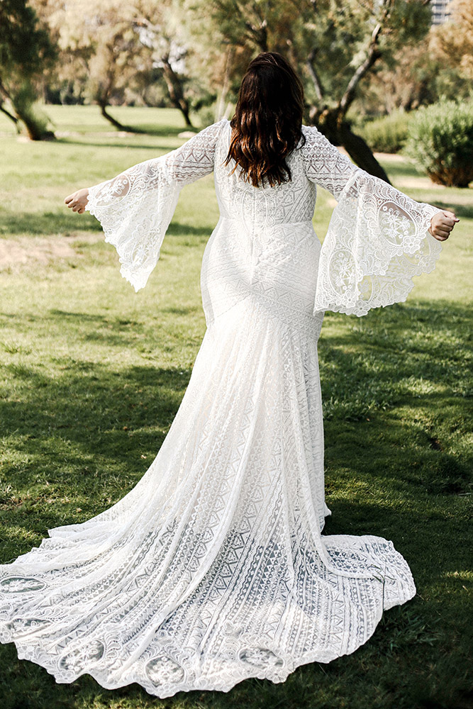 2020 Mermaid Wedding Dresses Sweep Train Zipper Tulle Lice Pleats Wedding Gowns Sweep Train Jewel Neck Bridal Gown