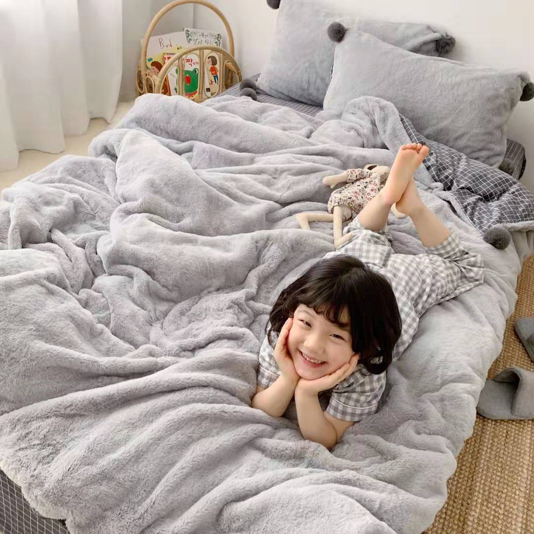 1912AK0009 Comfortable Bunny Cashmere Velvet Simple Style Kids Bedding Set Warm Soft Children Duvet Cover Set High End Static-free Bedsheet
1912AK0009 Comfortable Bunny Cashmere Velvet Simple Style Kids Bedding Set Warm Soft Children Duvet Cover Set High End Static-free Bedsheet