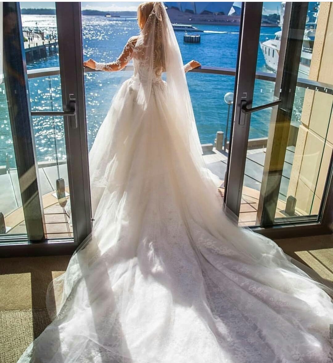2020 Luxury Mermaid Wedding Dresses With Detachable Train Lace Appliques Jewel Neck Beach Wedding Dress Illusion Bodice Vestidos De Novia