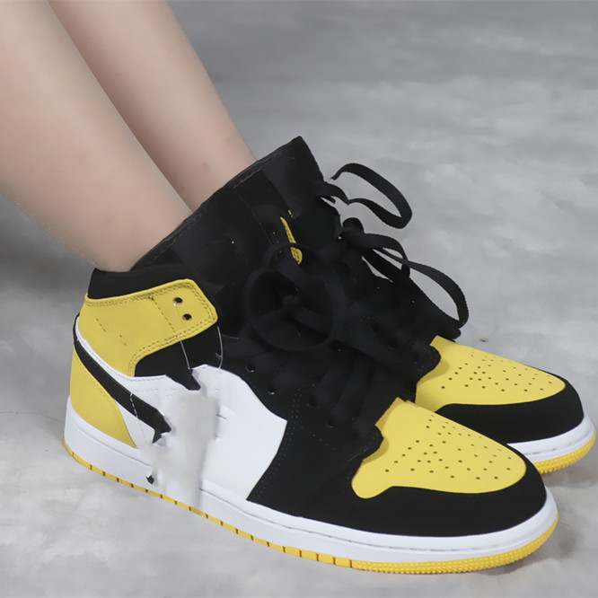 Jumpman 1 Mid Yellow Toe Black 852542 071 with BLACK MAIZE WHITE cheap breathable sneakers womans men designer sneakers schoenen
Jumpman 1 Mid Yellow Toe Black 852542 071 with BLACK MAIZE WHITE cheap breathable sneakers womans men designer sneakers schoenen