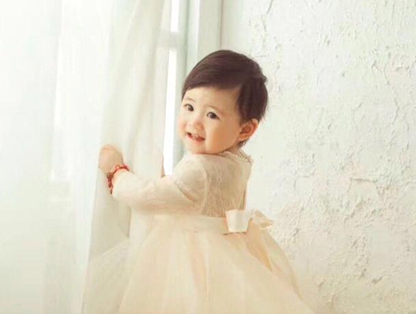 Cheap 2020 Lovely Flower Girls' Dresses Ivory Baby Infant Toddler Baptism Clothes Long Sleeves Lace Tutu Ball Gowns Birthday Party Dress