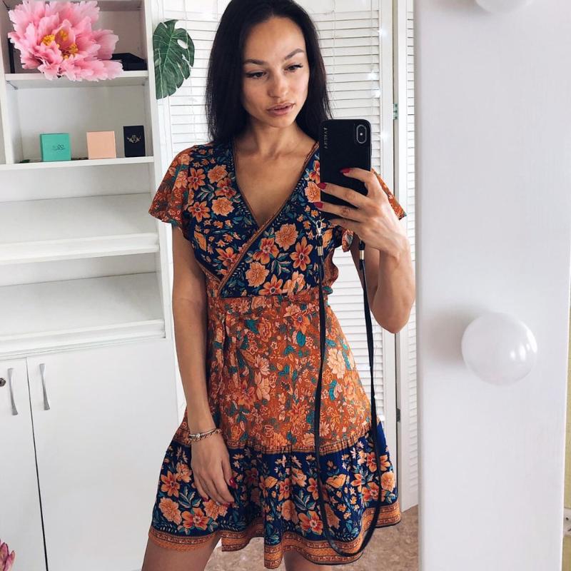Retro Ethnic Print Holiday Dress Ins Super Hot Sexy V-neck Tie Waist Show One Piece Dress Female 2020 Fashion Clothing
Retro Ethnic Print Holiday Dress Ins Super Hot Sexy V-neck Tie Waist Show One Piece Dress Female 2020 Fashion Clothing
