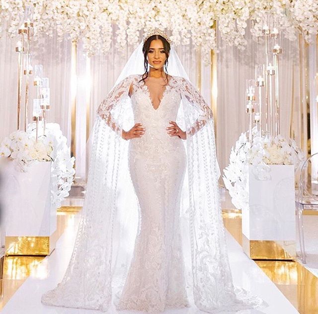 2020 Gorgeous Mermaid Wedding Dresses With Wrap V Neck Sweep Train Lace Appliques Plus Size Wedding Dress Custom Made Elegant Robe De Mariee