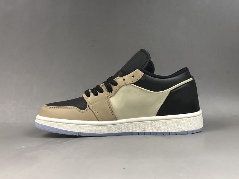 Hot Sale 1 Low Black Gold Basketball Designer Shoes Black Fossil Pale Ivory Mushroom I Fashion Trainers Come With Box Size36-46
Hot Sale 1 Low Black Gold Basketball Designer Shoes Black Fossil Pale Ivory Mushroom I Fashion Trainers Come With Box Size36-46