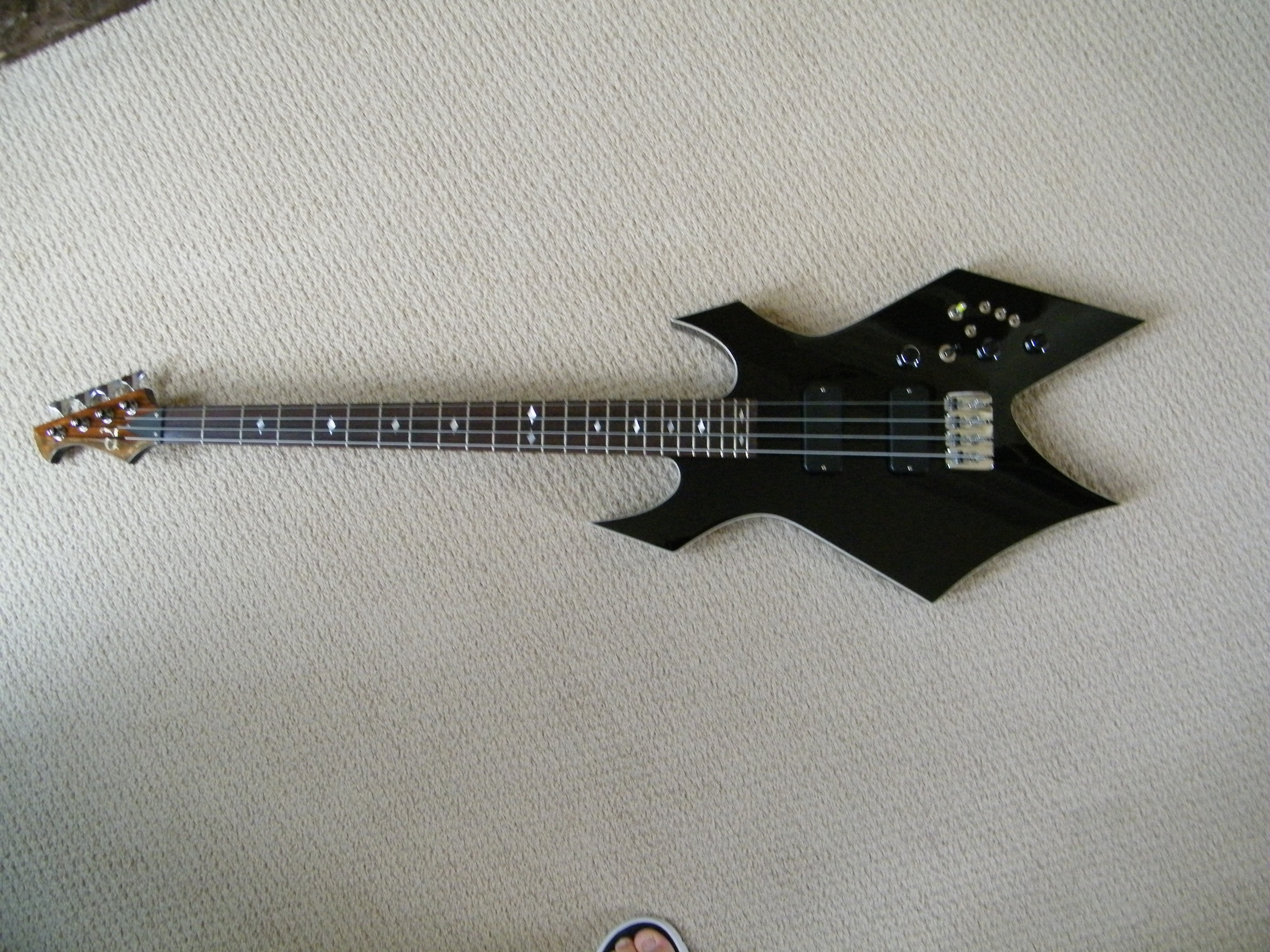 4 Strings Nikki Sixx Motley Crue Rich Warlock Black Electirc Bass Guitar Reverse Headstock, Diamond Inlay, Chrome Hardware
4 Strings Nikki Sixx Motley Crue Rich Warlock Black Electirc Bass Guitar Reverse Headstock, Diamond Inlay, Chrome Hardware