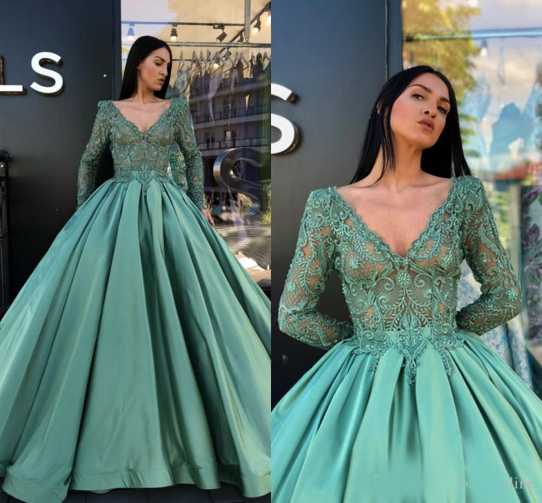 Vintage Hunter Green Long Sleeves Evening Dresses Formal Occasion Gowns Ball Gown V Neck Sheer Appliqued Long Vestidos de fiesta Masquerade