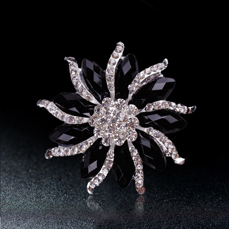 2020 Silver Color Plated Crystal Rhinestones Flower Bejeweled Brooch Pins for Women Fashion Costume Jewelry
2020 Silver Color Plated Crystal Rhinestones Flower Bejeweled Brooch Pins for Women Fashion Costume Jewelry