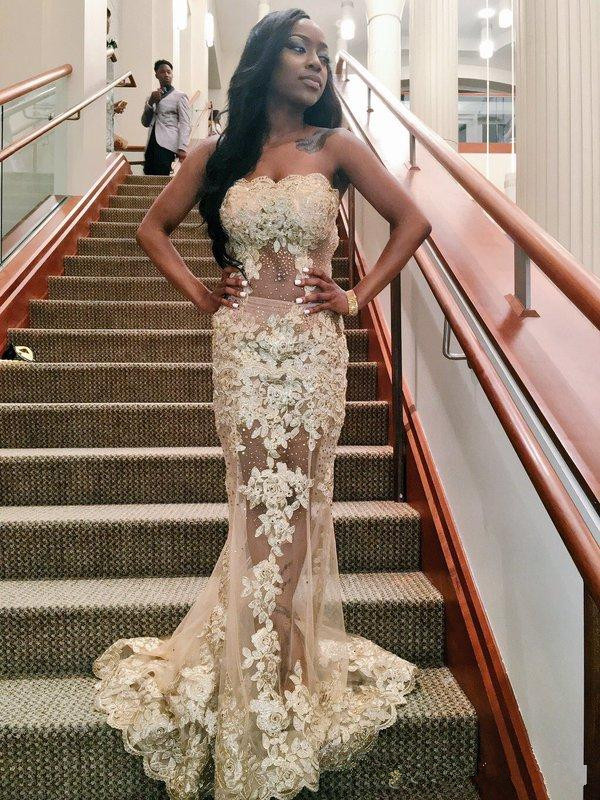 2019 India Style Sexy Strapless Illusion Bodice Prom Dresses Champagne Backless Lace Appliques See Through Skirt Sweep Train Evening Gowns, Daffodil
2019 India Style Sexy Strapless Illusion Bodice Prom Dresses Champagne Backless Lace Appliques See Through Skirt Sweep Train Evening Gowns, Daffodil