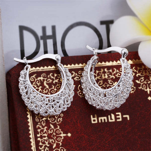 Brand new sterling silver plated Pierced earrings woven flowers SE329,women's 925 silver Dangle gemstone Chandelier earrings factory direct
Brand new sterling silver plated Pierced earrings woven flowers SE329,women's 925 silver Dangle gemstone Chandelier earrings factory direct