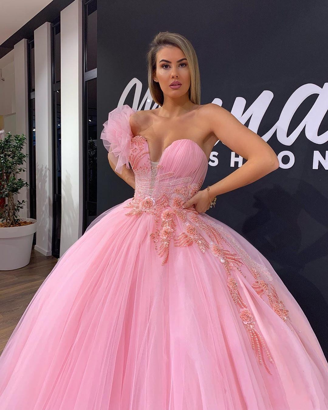 Cheap Sexy Pink One Shoulder Quinceanera Dresses Ball Gown Crystal Beading Illusion Puffy Tulle Formal Party Dress Prom Evening Gowns Wear