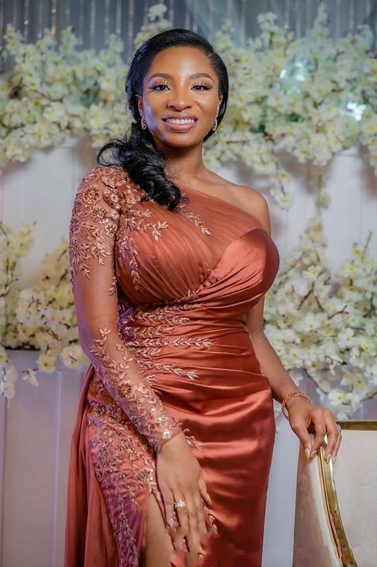 African One Shoulder Mermaid Prom Dresses with Pleats Lace Applique Long Sleeve Side Split Evening Gowns Plus Size robes de soirée