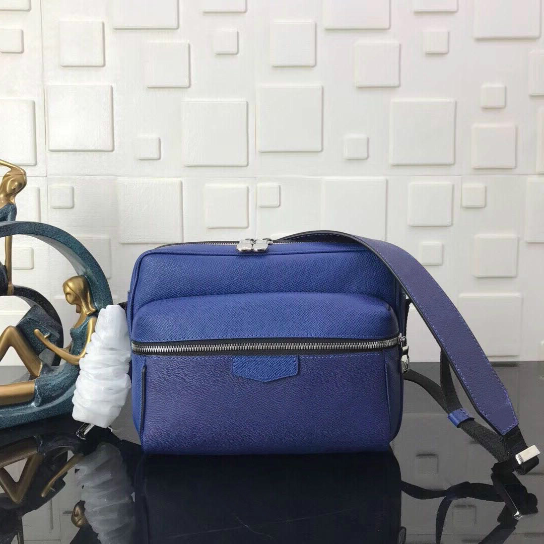 Outdoor Designer leather Shoulder Bags for men Designer Cross Body Bag Tote handbags for man purse designer messenger bag wholesale, Blue
Outdoor Designer leather Shoulder Bags for men Designer Cross Body Bag Tote handbags for man purse designer messenger bag wholesale, Blue
