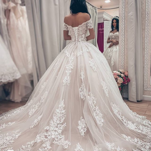 Fall 2020 Bohemian Wedding Dress Simple Elegant Off The Shoulder Neckline Short Sleeves Beautiful Lace and Tulle Lace-up Back Bridal Gowns