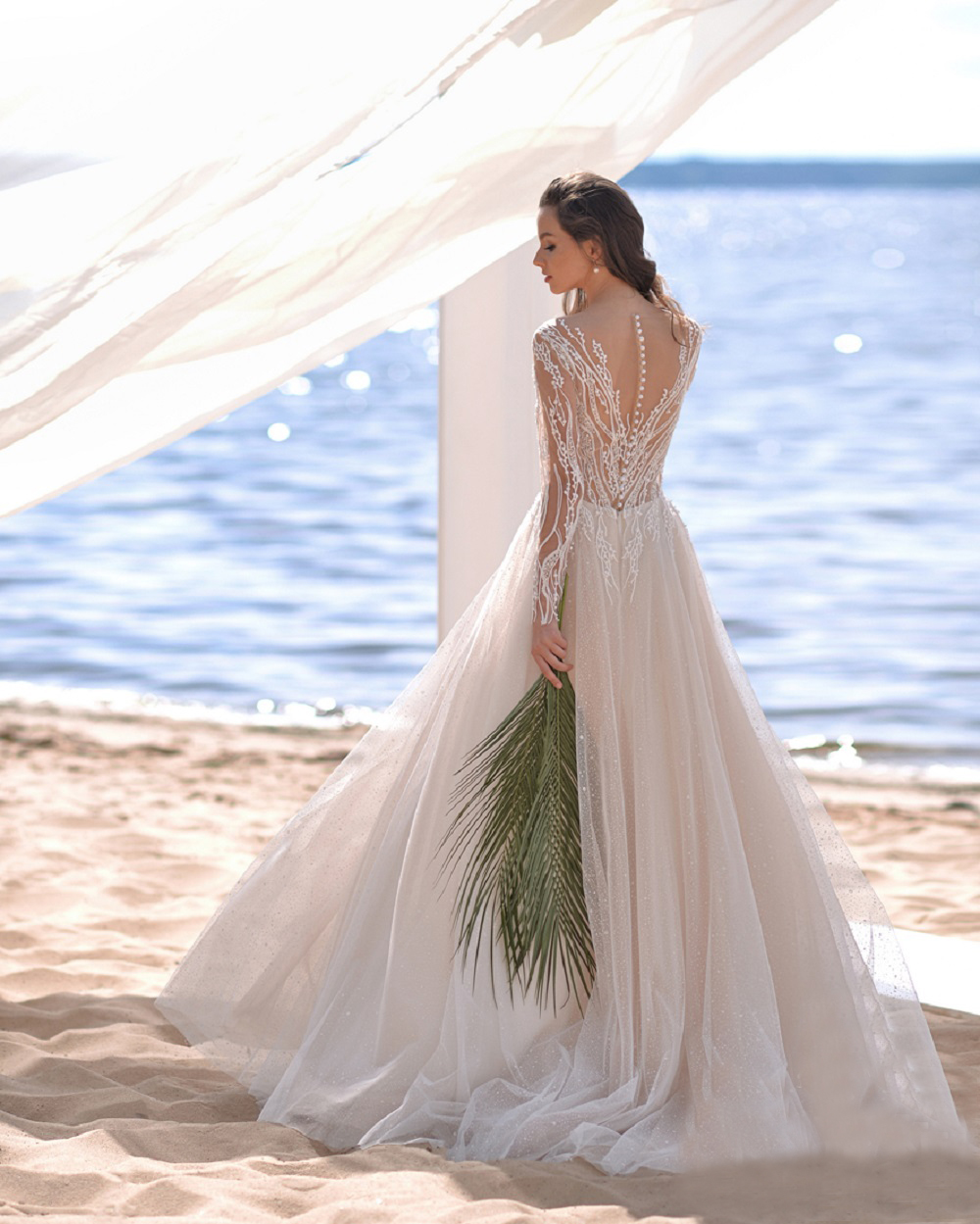 illusion wedding dress v neck appliqued lace sequins tulle long sleeve sweep train bridal dress backless robes de marie