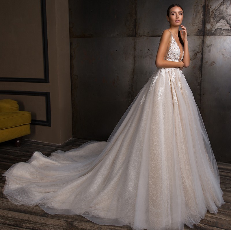 A Amazing Beaded Line Lace Wedding Dresses Sheer Deep V Neck Backless Bridal Gowns Sweep Train Tulle Robe De Marie