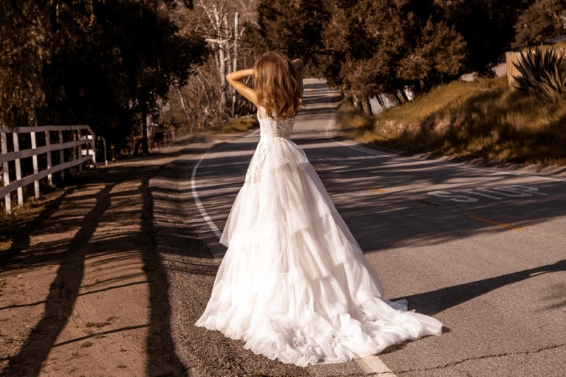 Design Dresses Crystal High Neck Lace Applique Tiered Ruffles Tulle Boho Bridal Gowns Sweep Train Country Plus Wedding Dress