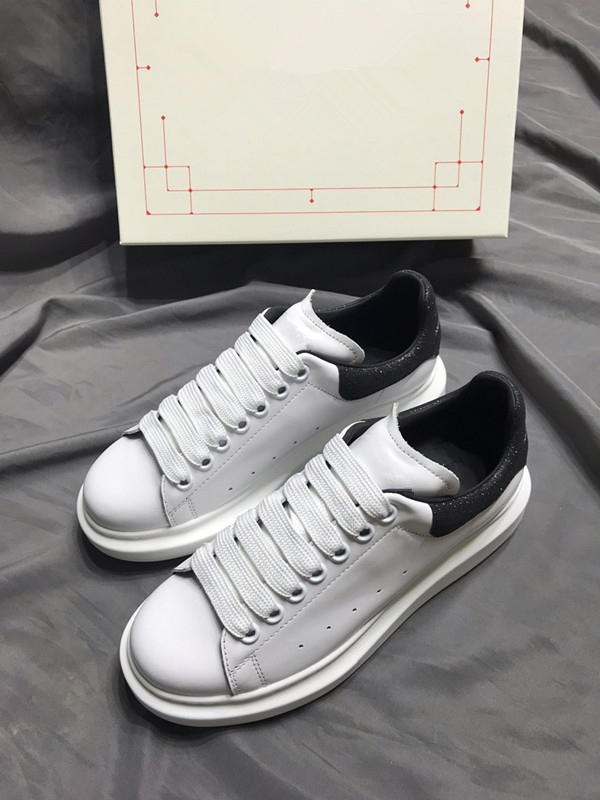 designer lady Flat Casual shoes leather lace-up sneaker Letters luxury womans shoes 100% fashion platform mens shoes Large size, 15
designer lady Flat Casual shoes leather lace-up sneaker Letters luxury womans shoes 100% fashion platform mens shoes Large size, 15
