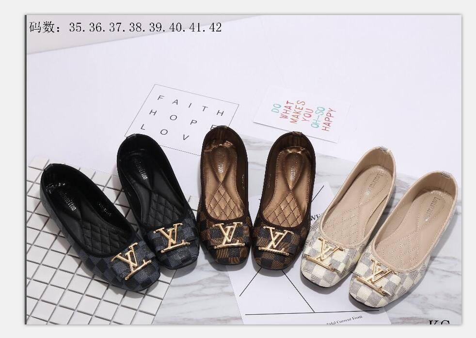 V6819 Women Slide Sandals Designer Shoes Luxury Slide Summer Fashion Wide Flat Slippery With Thick Sandals Slipper Flip Flops size 35-42, Black
V6819 Women Slide Sandals Designer Shoes Luxury Slide Summer Fashion Wide Flat Slippery With Thick Sandals Slipper Flip Flops size 35-42, Black