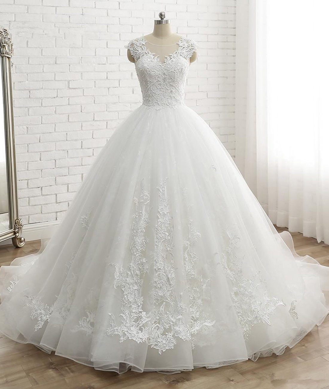 Women's Cap Sleeve Vintage Lace Bridal Dress Princess Ball Gown Wedding Dress appliques robe de mariée Custom Made, Ivory
Women's Cap Sleeve Vintage Lace Bridal Dress Princess Ball Gown Wedding Dress appliques robe de mariée Custom Made, Ivory