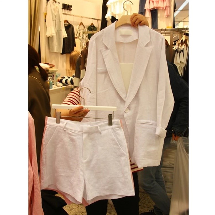 2020 New Casual Spring Casual 2 Piece Set Long Sleeve Thin Blazer With Button Pockets Shorts Women's Sets, Khaki
2020 New Casual Spring Casual 2 Piece Set Long Sleeve Thin Blazer With Button Pockets Shorts Women's Sets, Khaki